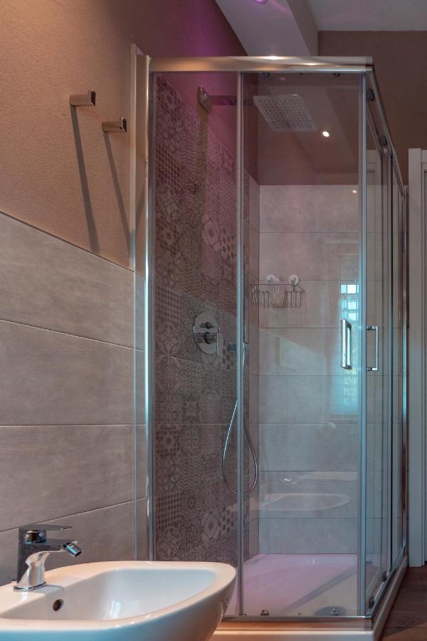 La Rosa Tra I Laghi B&B Meina Dış mekan fotoğraf