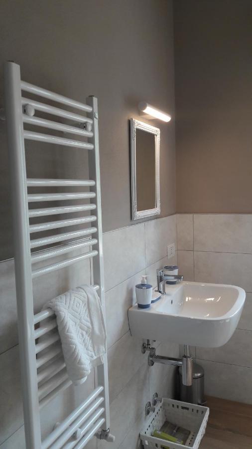La Rosa Tra I Laghi B&B Meina Dış mekan fotoğraf